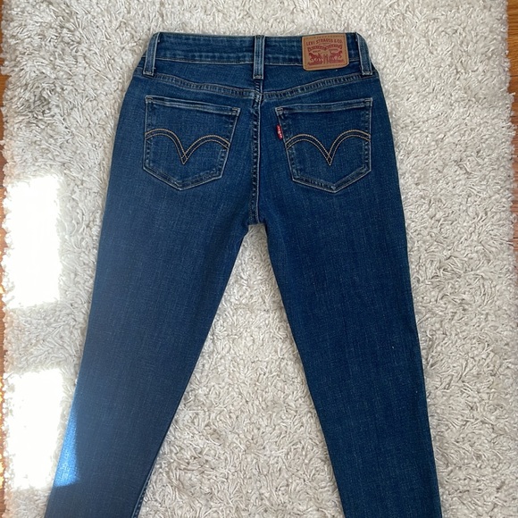 LEVI’S • 535 Super Skinny Ripped Knee Jeans W26 - Picture 5 of 6